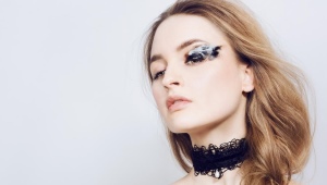 Lace choker