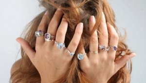 Silver ring with cubic zirkonia