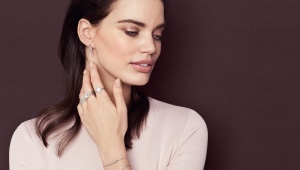 White gold earrings