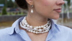 Earrings with mother of pearl