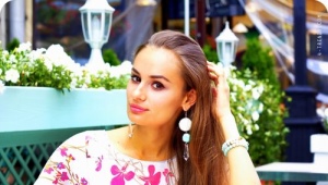 Dangle earrings