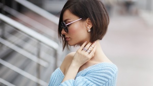 Pearl earrings