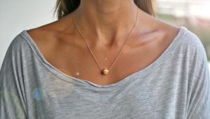 Gold chain lace