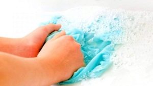 How to remove brilliant green from clothes?