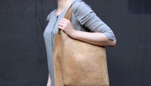 How to clean a suede bag at home?