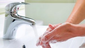 How to wash polyurethane foam from your hands?