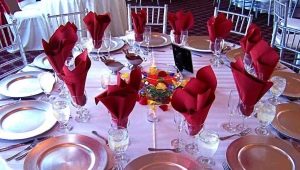 How to beautifully fold napkins into a glass?