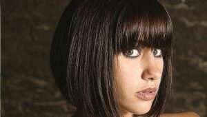 Beautiful options for a square for lengthening with bangs for an oval face shape