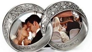What to give your wife for 10 years of wedding?