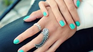 Fashion trends in turquoise manicure