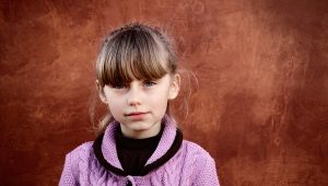 How to determine that a child is an introvert and how to interact with him?