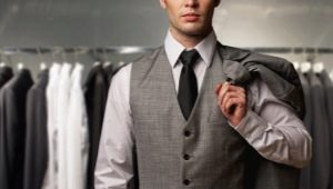 What is the best way for a male guest to go to a wedding?
