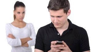 Vaut-il la peine de susciter la jalousie chez une fille et comment le faire au mieux ?