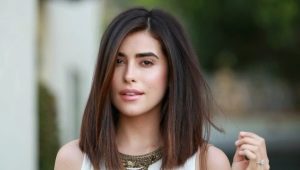 Hairstyles for an elongated square