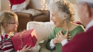 What to give to grandmother?