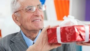 What to give grandfather for 90 years?