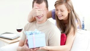 What to give your beloved boyfriend for the anniversary of the relationship?