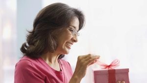 What to give a friend for a 50th anniversary?