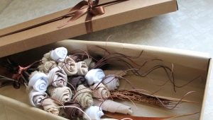 How do I pack my socks as a gift?