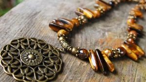 Tiger's eye stone: what does it look like and what properties does it have?