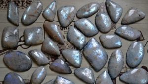 Belomorite: properties and comparison with other stones