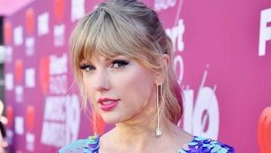 Champagne hair color: who suits, how to dye and care for curls?