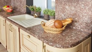How wide should a kitchen countertop be?