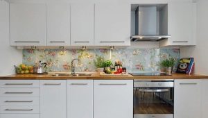 Panels for an apron in the kitchen: an overview of varieties and tips for choosing