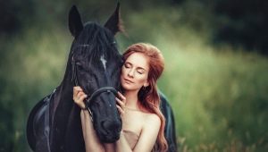 Horse woman: characteristics and compatibility