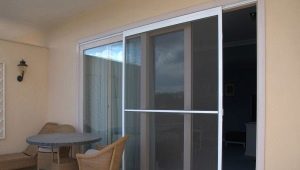 Mosquito net on the balcony: how to choose and properly care for?
