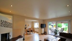 Stretch single-level ceilings for the hall: pros and cons, varieties, choices, examples
