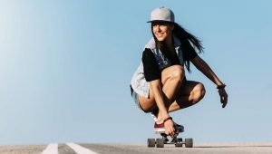 What's the difference between a longboard and a cruiser?