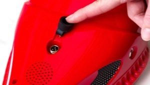 How long does the hoverboard charge last and what does it depend on?