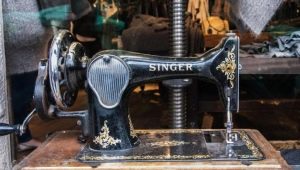 Vintage Singer Sewing Machine