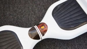 What to do if the hoverboard beeps and the red light is on?