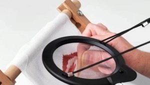 Choosing an illuminated magnifier for embroidery and needlework