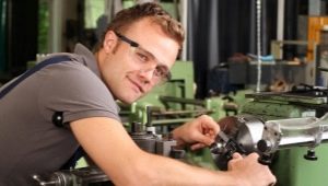 Mechanic assembly mechanic: all the nuances of the profession