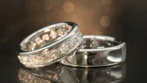 What is the difference between platinum and white gold?