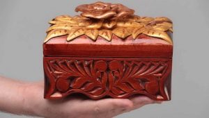 All about carved wood boxes