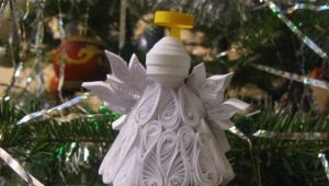 Making an angel in quilling style