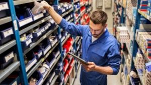 Who is an auto parts seller and what does he do?