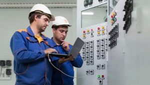 Who is an instrumentation fitter and what does he do?