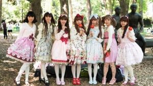 Lolita style features