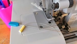 Overlock needle threader