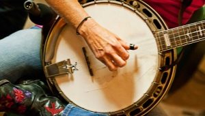 How to play the banjo?