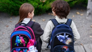 How to choose a school backpack for grade 5-11 teenagers?