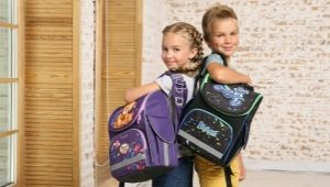 Choosing a backpack for school in grade 4