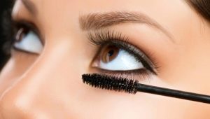 How to properly paint eyelashes with mascara?
