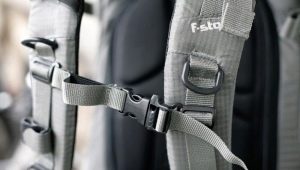 How to tie the straps on your backpack?
