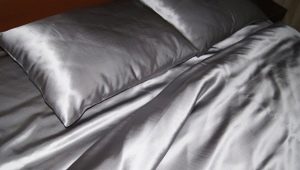Features of satin bedding